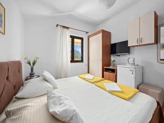 Beachfront holiday home with stunning views - Supetarska Draga - 0