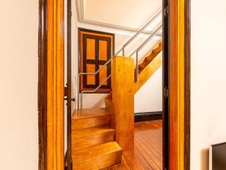 Charming Apartment with Balcony in Porto - Oporto - 5