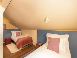Charming Apartment with Balcony in Porto - Oporto - 7
