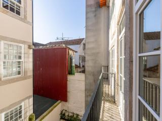 Cozy Getaway in Porto with Balcony - Porto - 6
