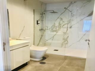 Bright and Spacious apartment in Porto - Porto - 2