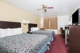 Days Inn by Wyndham Pueblo - 9