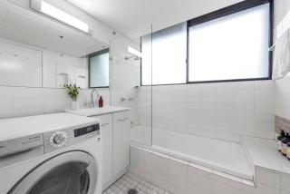 CBD Apartment Near Stadium & River! - 2