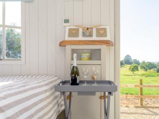 The Hut At Hole Farm - Alderbury - 2
