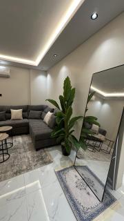 شقه بتصميم انيق غرفة نوم وصالة g1 - Dhahran - 2