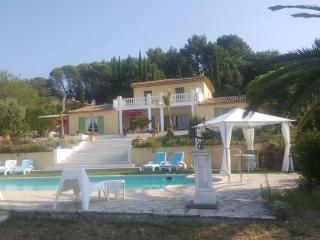 Holiday home in Lorgues with swimming pool - Lorgues - 8