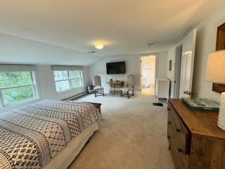 Adorable Oak Bluffs Cottage - 6