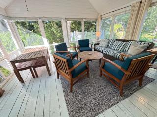 Adorable Oak Bluffs Cottage - Oak Bluffs - 3
