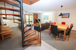 Cedar Holiday Units - Apartment 1 - Bright - 8