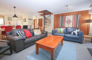 Cedar Holiday Units - Apartment 1 - Bright - 6