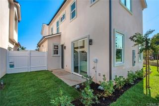 Situated in the heart of Costa Mesa near 17th Street - Costa Mesa - 7