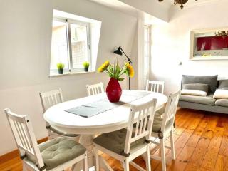 Charming 2 Bedroom Apartment in City Centre Lisboa - 1