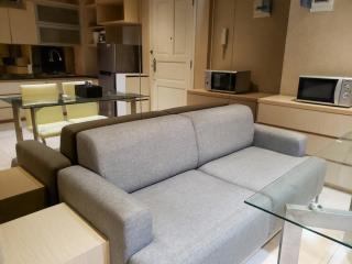 Minimalist and Comfy 1BR at The Boulevard Apartment By Travelio - 1