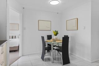 CBD Apt Near Stadium with Mountain Views! - Brisbane - 3