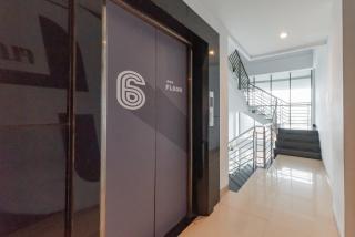 RedDoorz Premium near Paris Van Java Mall - 2