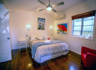 River View - Modern Living in a Vintage Apartment - 3