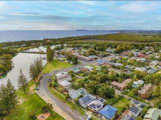 River View - Modern Living in a Vintage Apartment - 1