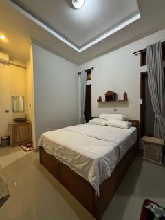 Graha Shanti Guest House - - 9