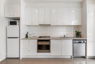 Melbourne CBD 2BR Apt with Pool & Gym Access - Melbourne - 5