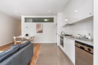 Melbourne CBD 2BR Apt with Pool & Gym Access - Melbourne - 1