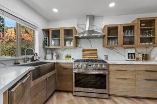 Stunning Red Rock Views with Hot Tub Theater Game Room - 9