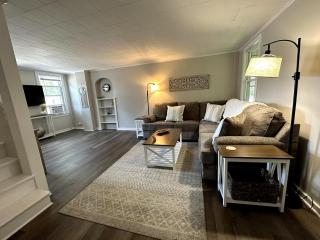 Comfy Classic Cute Apartment - Watertown - 0
