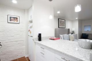 WELL-EQUIPPED STUDIO APT - WALK TO METRO SUBWAY - 2