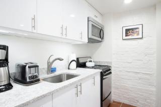 WELL-EQUIPPED STUDIO APT - WALK TO METRO SUBWAY - Washington - 3