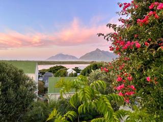 Bohemian Chic Family Home - Imhoffʼs Gift - 6