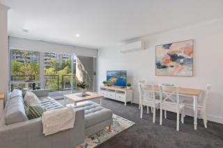Stylish 1-Bed Apartment with Balcony & Pool Access - - 9