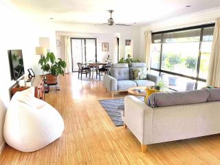 Rainbow House at Mullaway Beach - Arrawarra - 0