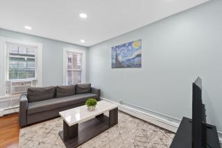 Charming 3-Bedroom Home - Bayonne - 9