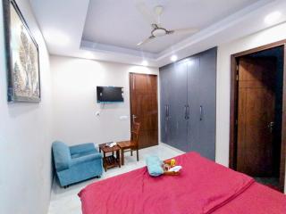 Jasmine Room Comfy Stay Couples & Family Friendly Close to Saket Metro station - New Delhi - 0