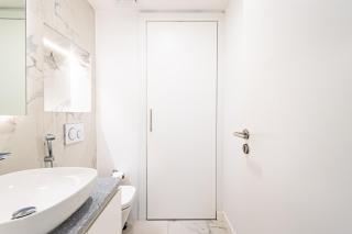 Serene 2BR Escape - Al Majara - Waterfront Stay - 1