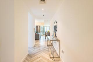 Serene 2BR Escape - Al Majara - Waterfront Stay - 2