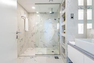 Serene 2BR Escape - Al Majara - Waterfront Stay - 3