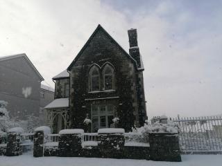 Light Filled, Perfect Location, Old Chapel House - 6