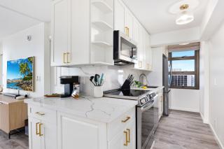 Newly Remodeled Ocean View Steps to Waikiki Beach - Honolulu - 7