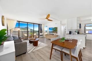 Newly Remodeled Ocean View Steps to Waikiki Beach - Honolulu - 2