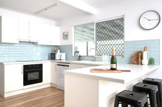 Bogimbah Cottage - Tin Can Bay - 4