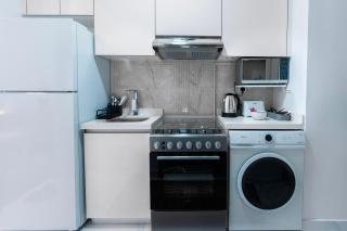 Vibrant Studio with Gym Access - 8