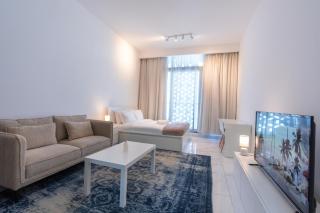 Vibrant Studio with Gym Access - 0