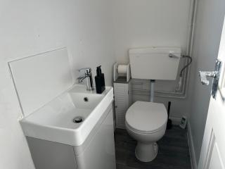 Pool&Tennis Table - Up to 40 Percent OFF Old Trafford 3 Bed - Manchester - 5