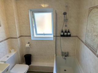 Pool&Tennis Table - Up to 40 Percent OFF Old Trafford 3 Bed - Manchester - 3