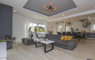 Beautiful Villa Danica with pool in Makarska - Makarska - 3