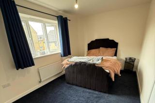 Central 2 Bed Home - Parking Ev point Garden - Huddersfield - 0