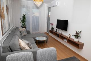 Elegant Downtown Apartment with Private Parking - 6