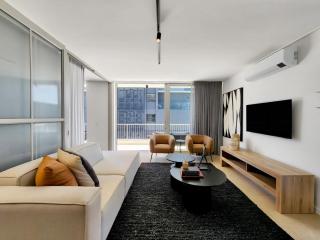 Modern 2-Bedroom in Green Point with Pool & Parking - Cidade Do Cabo - 8