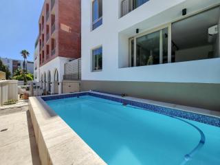 Modern 2-Bedroom in Green Point with Pool & Parking - Cidade Do Cabo - 6