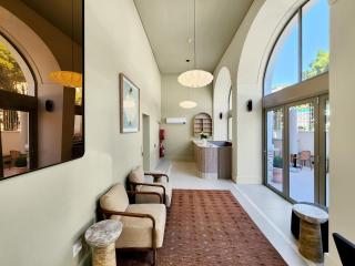 Modern 2-Bedroom in Green Point with Pool & Parking - Cidade Do Cabo - 3